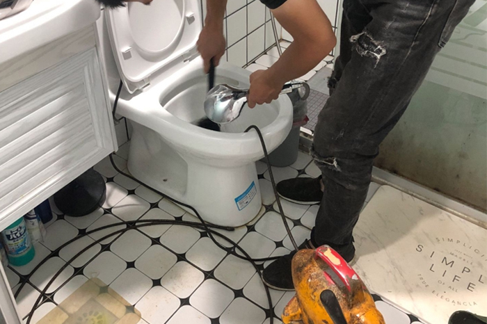 延安马桶堵塞自己疏通还是找师傅?专业上门服务让你省时更省心
